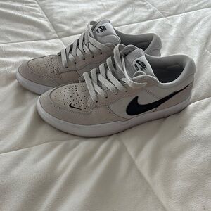 Nike SB White Cream Black Sneakers